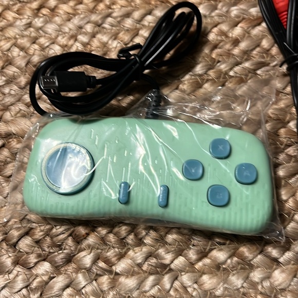 New in box G7 game box 666 games has gamepad color of game box is green - Picture 11 of 16